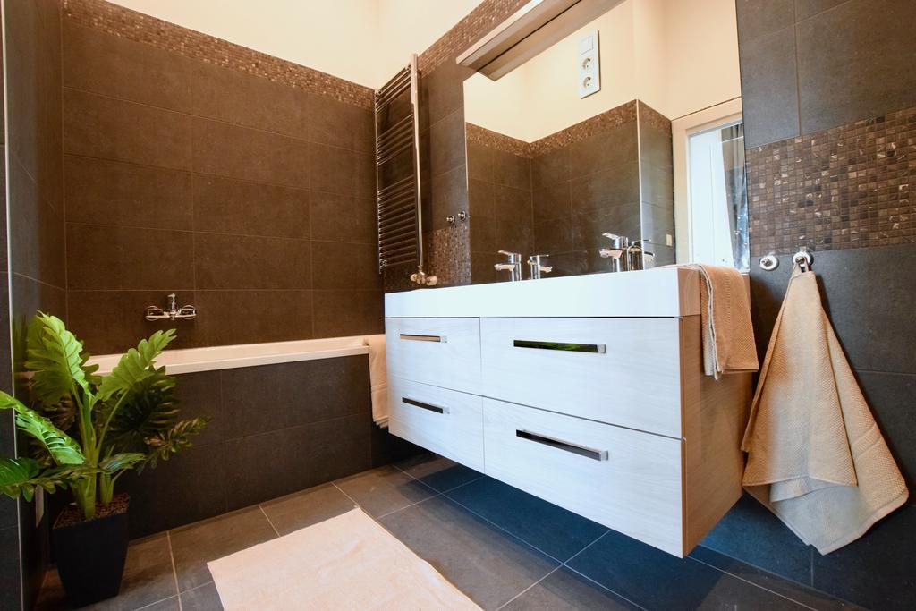 Luxury By Hi5 - Király Street Apartman